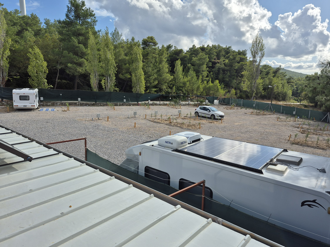 tekne ve karavan park alanı