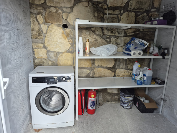 urla_elektrik_su_dahil_karavan_park